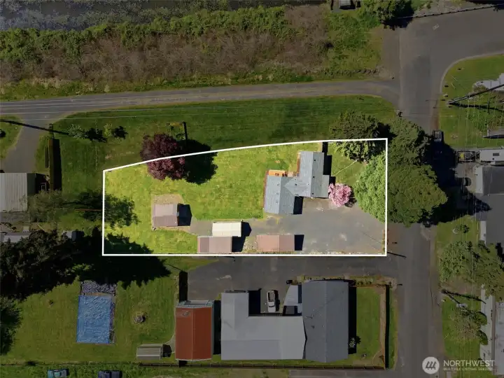 Area view with shade to see the approximate full lot