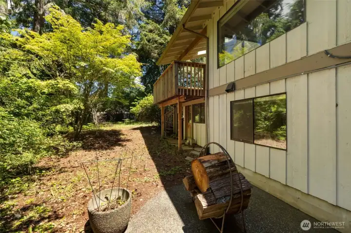 Side Yard with Patio Side Yard with Patio