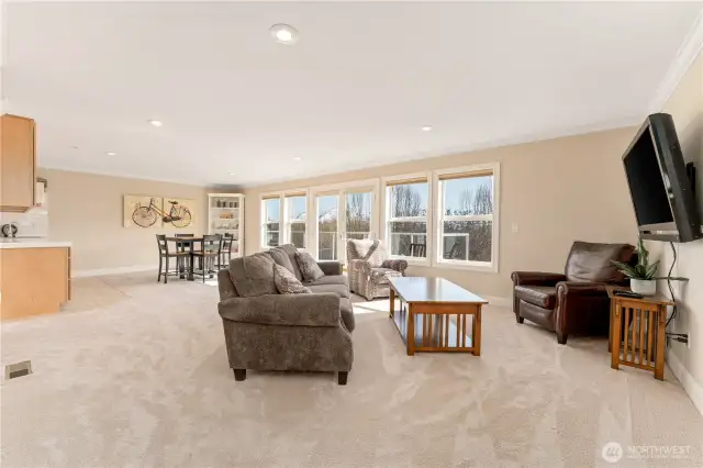 Family/Entertainment Room - Upstairs