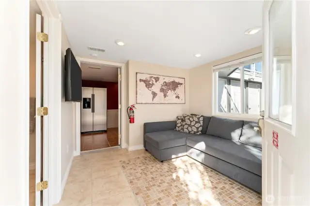 Poolside Cabana - Living Area