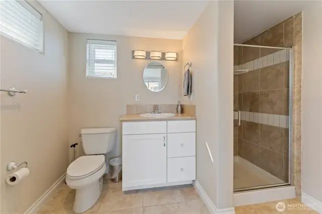 Poolside Cabana - 3/4 Bath