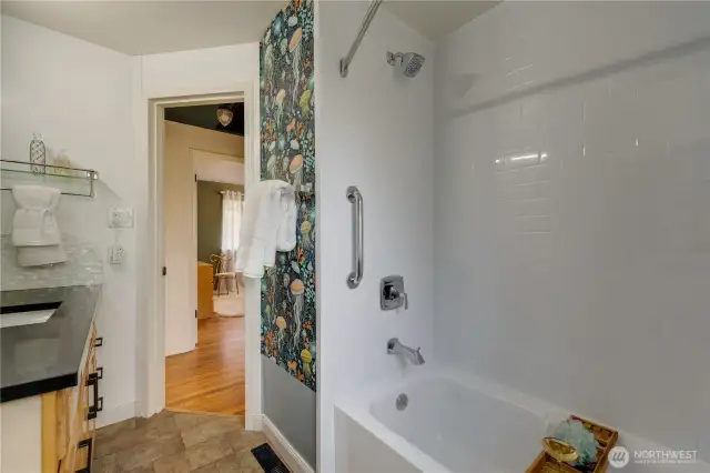 BATH TUB