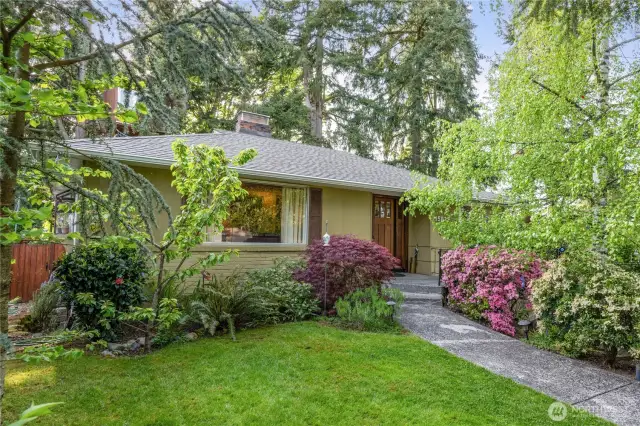 Welcome to 15825 10th Ave SW