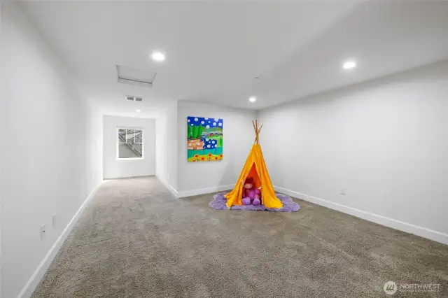 Large bedroom on the top floor: can be office, rec room or exercise room.