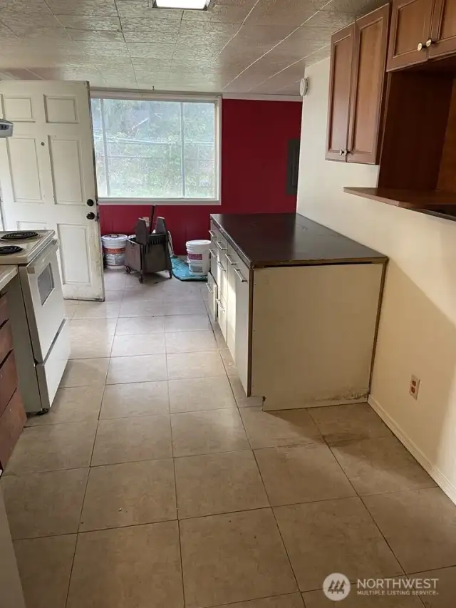 Lower unit kitchen