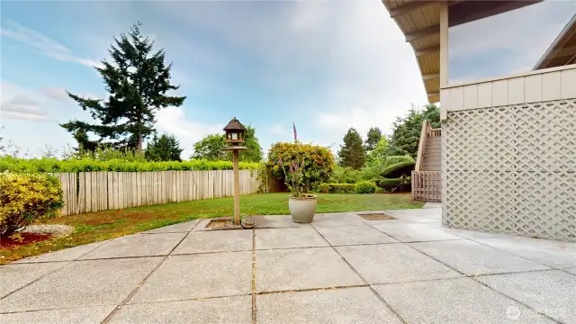 Relax on the courtyard