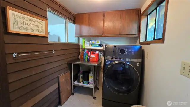 utility room with combo washer/dryer