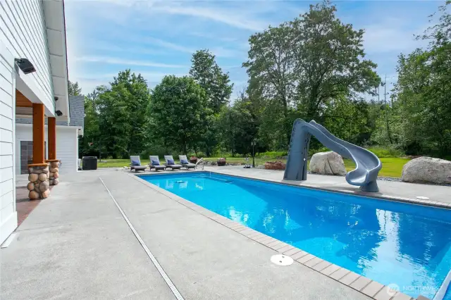 The sparkling pool has an auto pool cover for easy maintenance