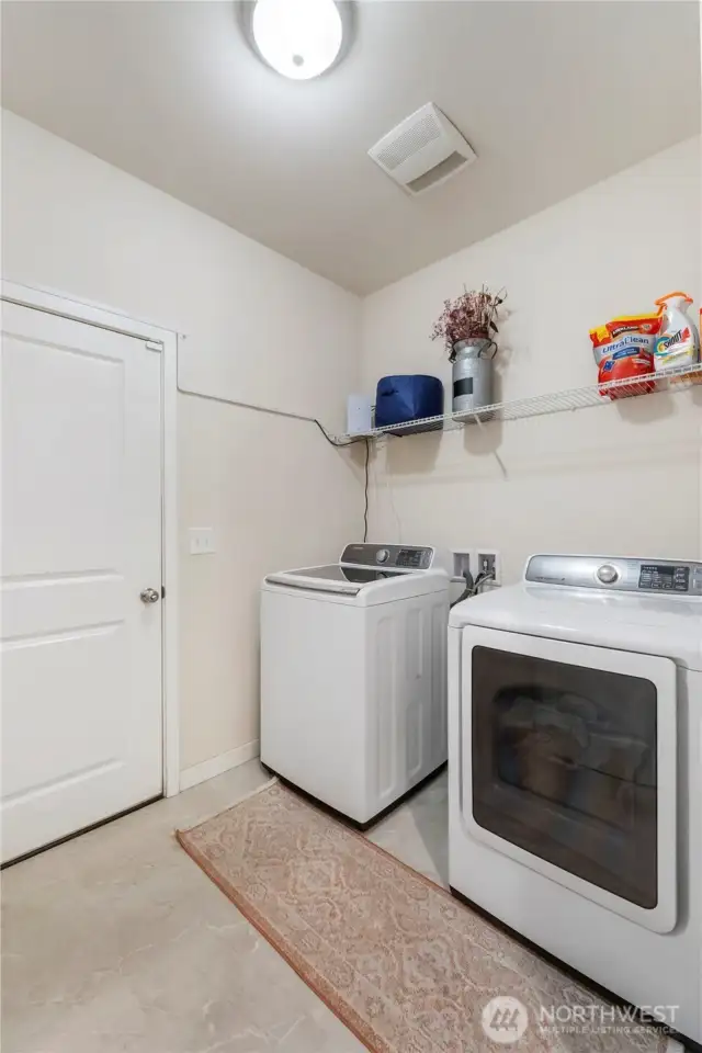 Laundry/Mud Room just off of the garage & kitchen. BONUS: Washer and Dryer can stay!