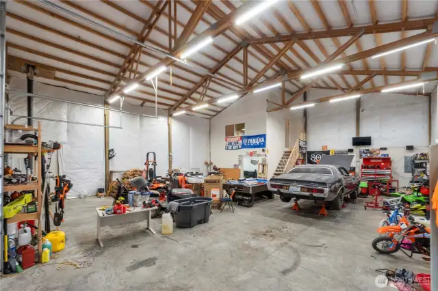 Massive shop with space for everything! Pool table can stay.
