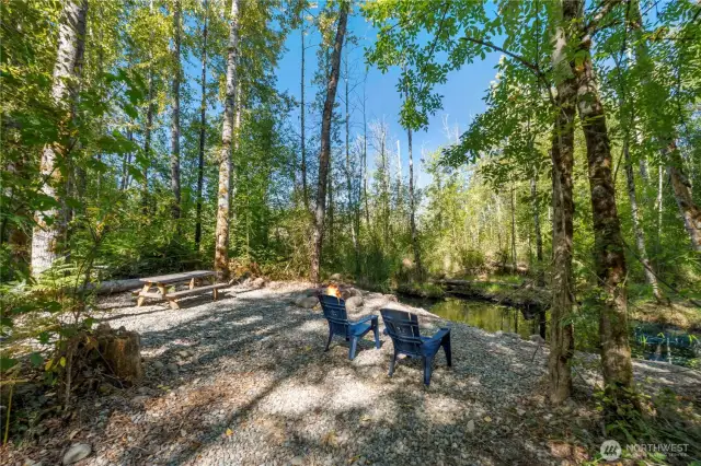 Picnic by the pond, anyone?
