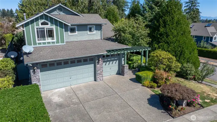 Pride of ownership in this Alderwood area of beautiful homes.