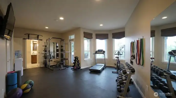bonus room/virtual rendering as a home gym