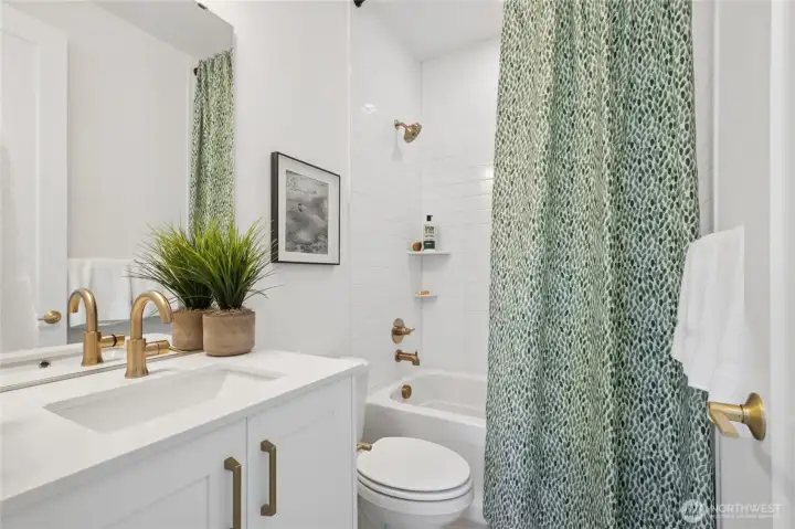 Ensuite full bath (Facade, Ext Colors, Interior Photos & Floor Plans for illustrative purposes only. Actual Facade, Ext Colors, Interiors & Floor Plans may differ.)