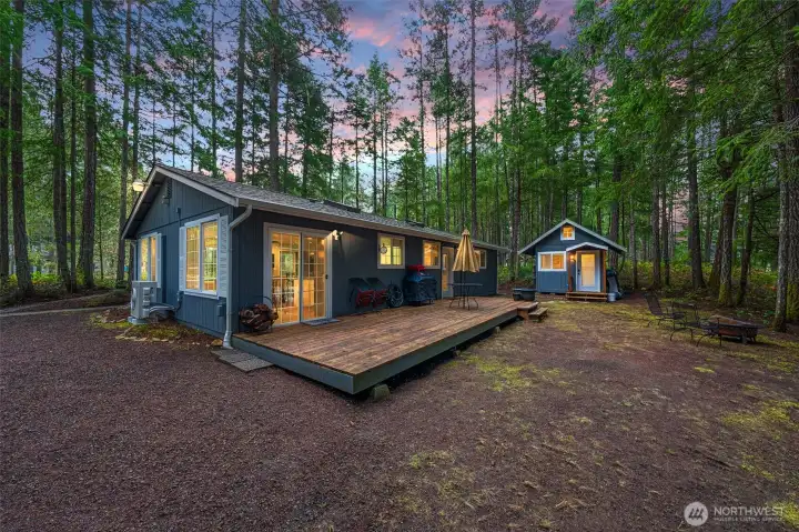 This photo has been graphically enhanced