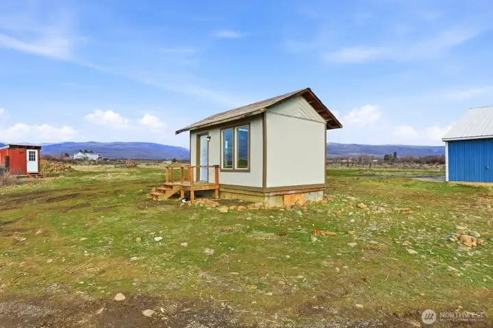 "cabin"/flex space - great for an office, crafting area, homeschooling area, etc.