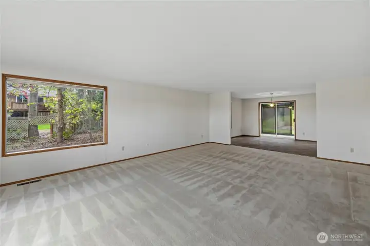 Spacious living room