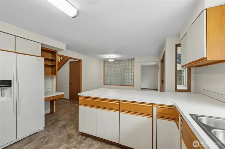 Lots of natural bright light in the kitchen