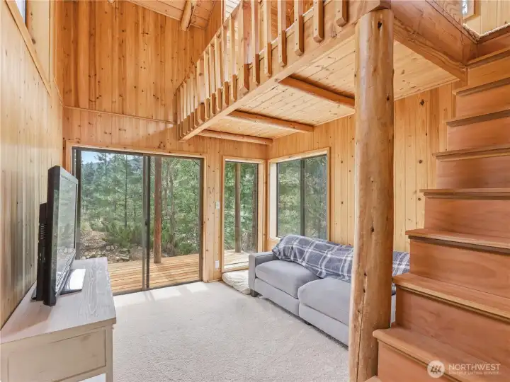 Guest cottage w/ loft