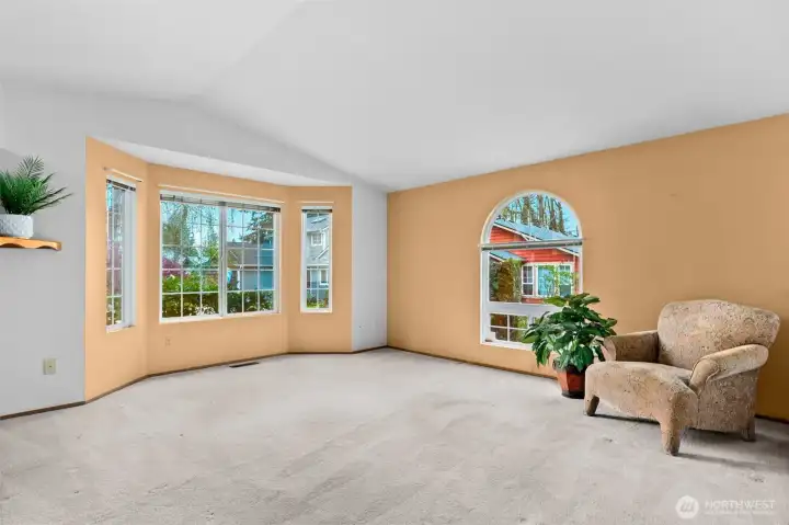 Vaulted living room with western exposusre