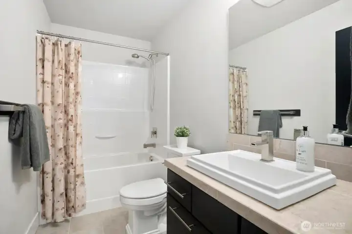 Upstairs full bathroom