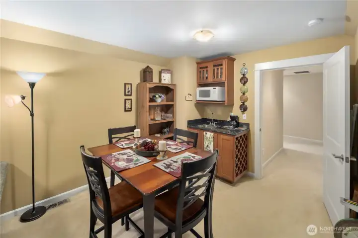 rec room w/ wet bar