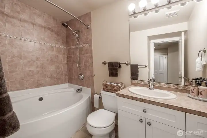 Main Bath with large soaking tub