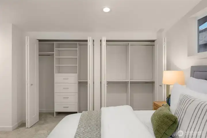 The built in shelving makes organization easy