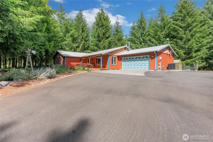 Welcome! Long sweeping asphalt driveway leads to this lovely 4 bedroom rambler