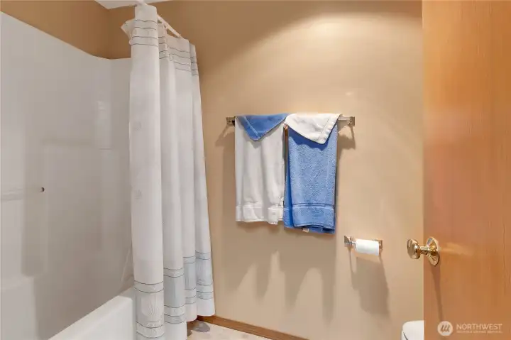 Guest Full Bath