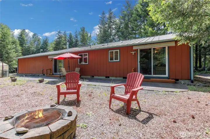 Back of home with enjoyable firepit