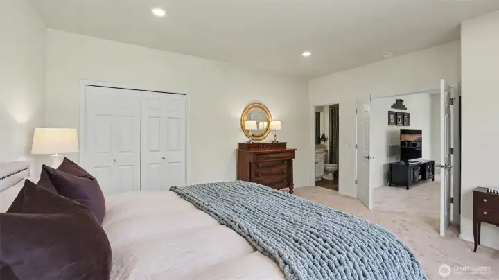 With a full closet and spacious layout this main-floor suite can be used as a bonus room, expansive office, guest room, or more. With a full closet and spacious layout this main-floor suite can be used as a bonus room, expansive office, guest room, or more.