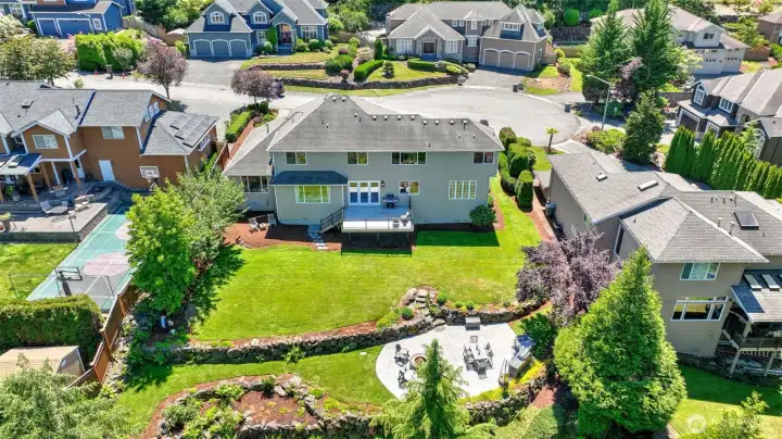 Serene views, elegance, and privacy await you in this Sammamish home Serene views, elegance, and privacy await you in this Sammamish home