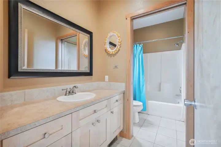 Jack & Jill Bathroom Jack & Jill Bathroom