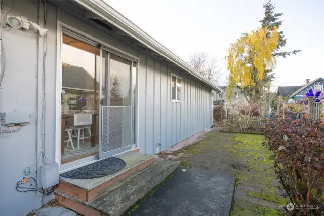 This is the glass sliding door that is off the dining room.