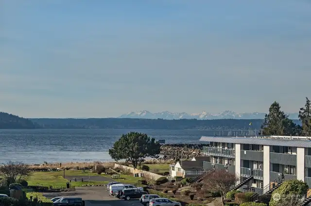 Only condo with no bank waterfront between Tacoma & West Seattle