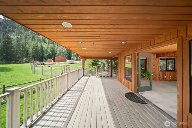 Private deck off master