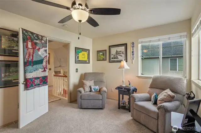 Secondary suite w/ceiling fan