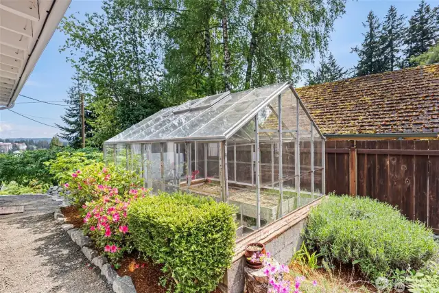 Green house for your gardening projects.