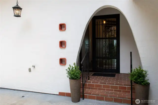 Beautiful entry to welcome your guests.