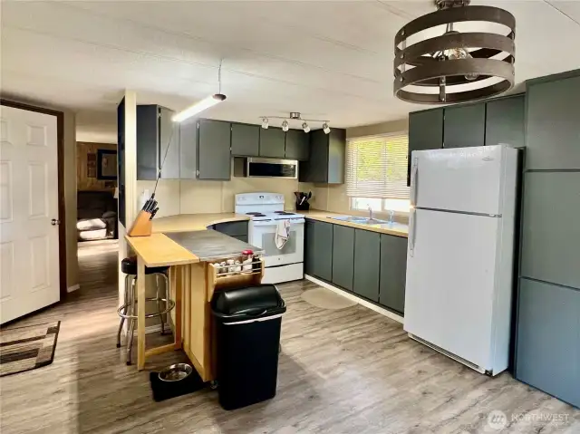 Bright and light kitchen with breakfast bar