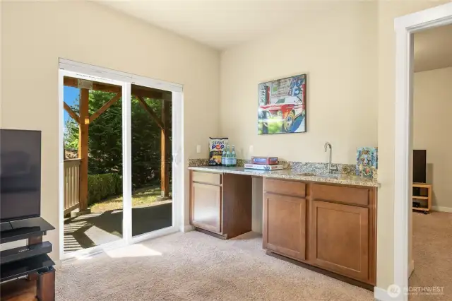Lower level rec room with wet bar