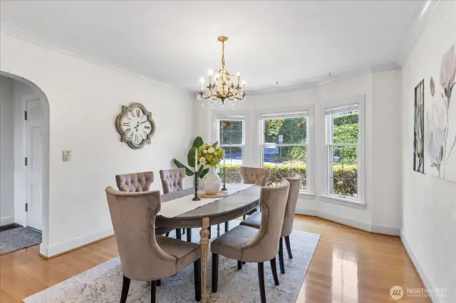 Large dining w/ original light fixture