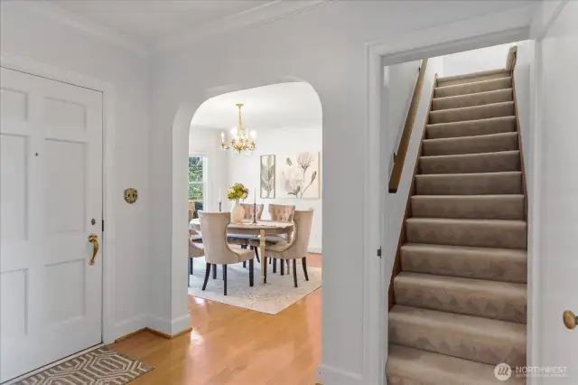 Upstairs to 1 bed, primary w/ ensuite