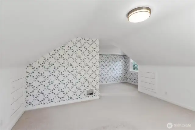 Primary bedroom w/ built-ins