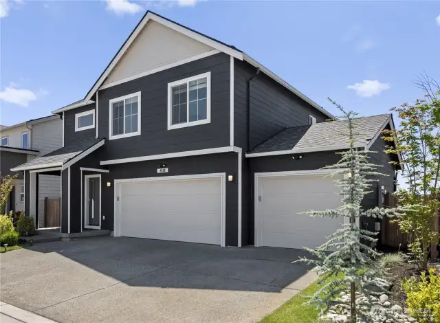 Rare 3 bay garage!