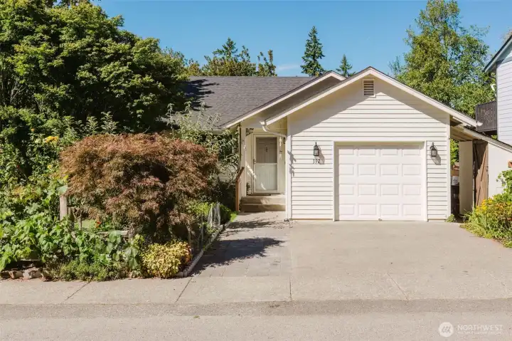 1 car attached garage and room for 2 cars in the driveway