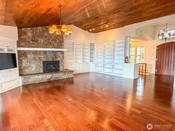 Engineered Brazilian Cherry flooring and Pecan wood ceiling