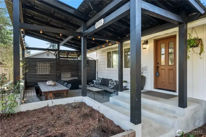 Sweet as can be and full of character in the heart of Everett!