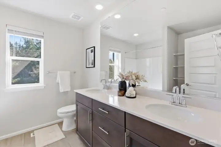 Upstairs hallway bath